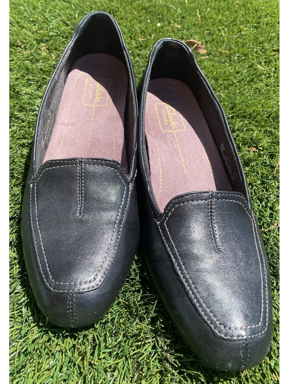 CLARKS Leather Loafer Womens 9.5 N Black Apron Toe Low Heel Slip On Comfort